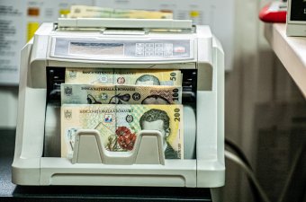 Több mint 90 ezer eurónyi tartozást engedett el egy romániai bank a békéltetés nyomán