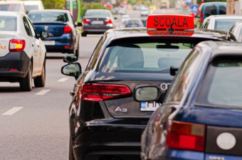 Engedménnyel a jobb közlekedésbiztonságért: 17 évesek is kormányhoz ülhetnek felnőtt kísérő jelenlétében