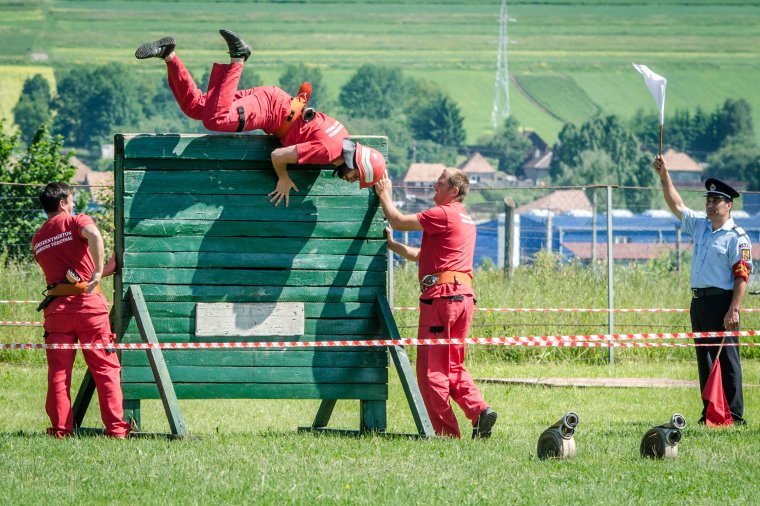 Ezekre a támogatásokra pályázhatnak az egyházak, civil szervezetek, önkéntes tűzoltók