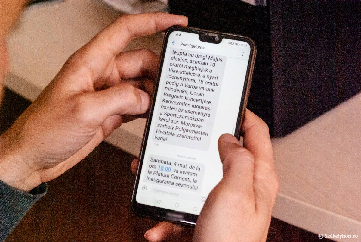 Mivel manapság szinte minden háztartásban van mobiltelefon, az önkormányzatoknak érdemes ezen a felületen is tájékoztatni a lakosságot •  Fotó: Gábos Albin