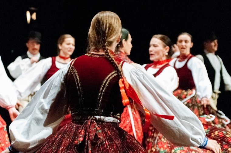 Táncelőadásban mutatják be a bukovinai székelyek hányatott sorsát