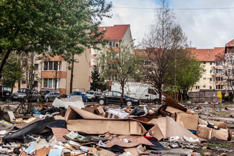Mintha árvíz pusztított volna – állapotok a garázsbontások után