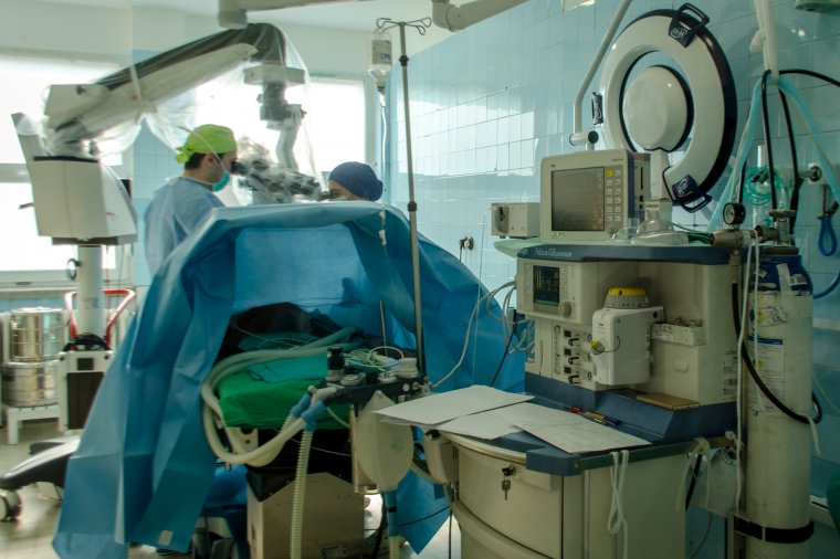 Új esély a betegeknek: megtéríti az állam az egészségügyi intézményeiben elérhetetlen beavatkozások árát