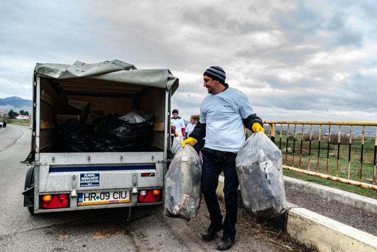 Összesítették, mennyi szemetet gyűjtött össze több száz csíkszeredai önkéntes