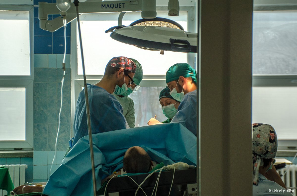 A hozzátartozók beleegyezése is szükséges az agyhalott szerveinek kiemeléséhez. Az információhiány miatt kevés a szervdonor. Képünk illusztráció •  Fotó: Pinti Attila