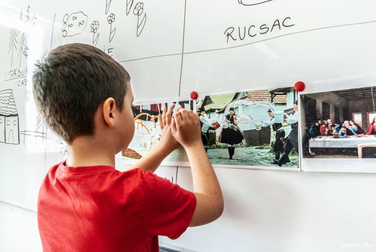 Csak játékosan. A szórakoztató foglalkozások érdekesebbé teszik a gyerekek számára a román nyelvet, oldják gátlásaikat (képünk illusztráció) &bullet;  Fotó: Gábos Albin