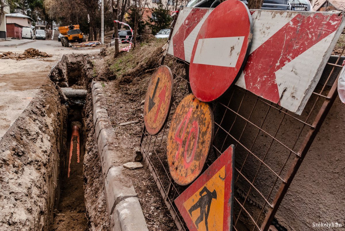 Valahol mindig meghibásodik, vagy elszakad. Szükség van a régi vezetékek cseréjére. Képünk illusztráció •  Fotó: Gábos Albin
