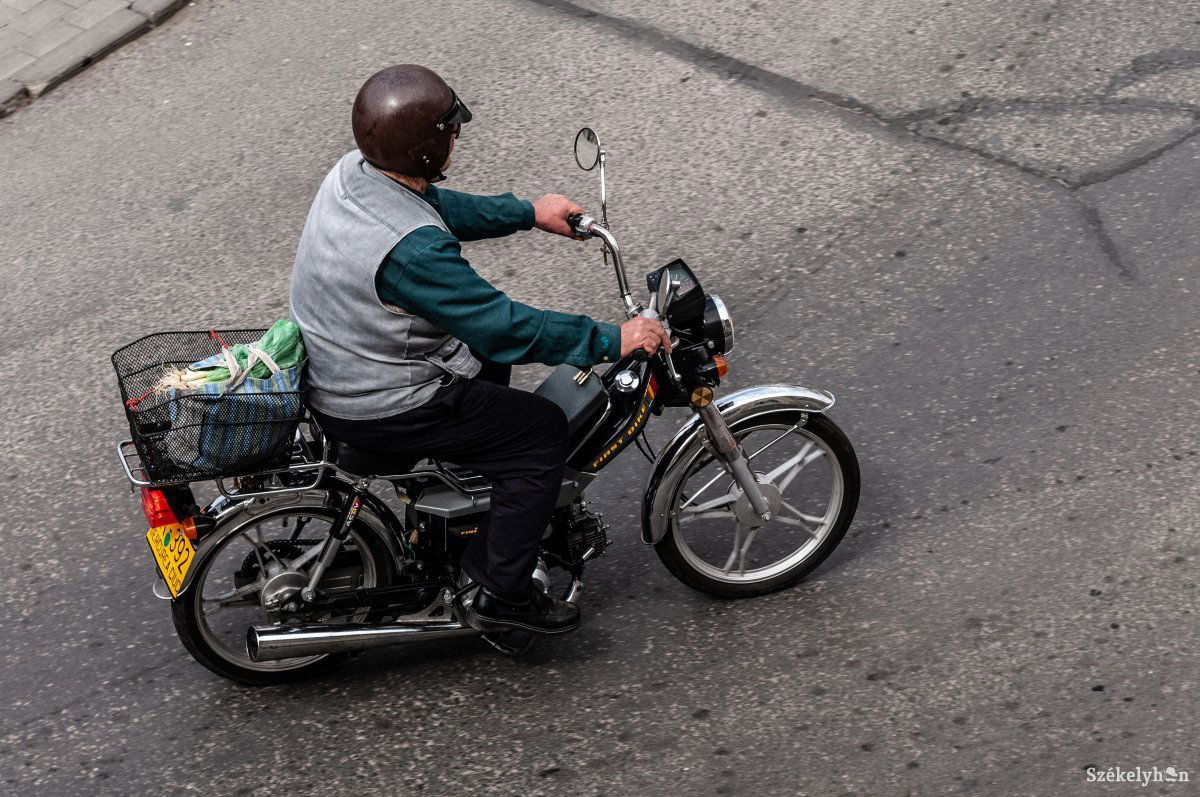 Gyorsítás két keréken. A gyakorlást, majd pedig a vizsgát nem lenne szabad „megspórolni” (képünk illusztráció) &bullet;  Fotó: Gábos Albin