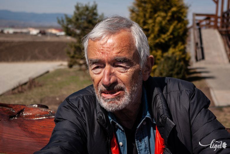 „Az egyéniségtől lesz valaki jó író, attól, hogy egy olyan szögből tekinti a próza anyagát, ami megkülönbözteti másoktól.” •  Fotó: Gábos Albin
