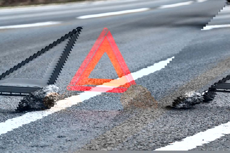 Szenátus: elsősegélydoboz és fényvisszaverő háromszög nélkül is közlekedhetnek a motorosok