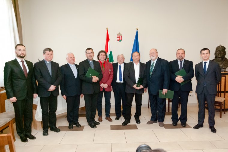 Öt erdélyi közéleti személyiség munkáját ismerték el rangos magyar állami kitüntetésekkel