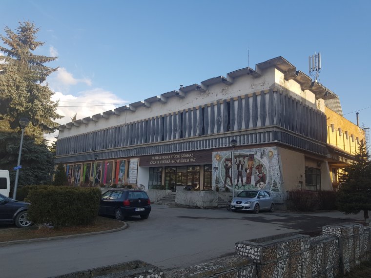 Jótékonyság: lepjen meg valakit egy színházi estével