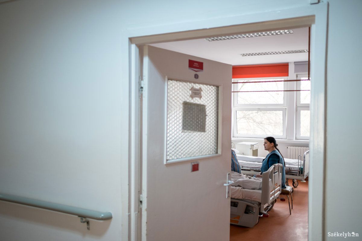 Amikor az ember megbetegszik, kiszolgáltatottá válik, akkor kerül közelebb az énjéhez. Átértékelődik ekkor az élet, az Istennel és szeretteikkel való kapcsolatuk •  Fotó: Veres Nándor