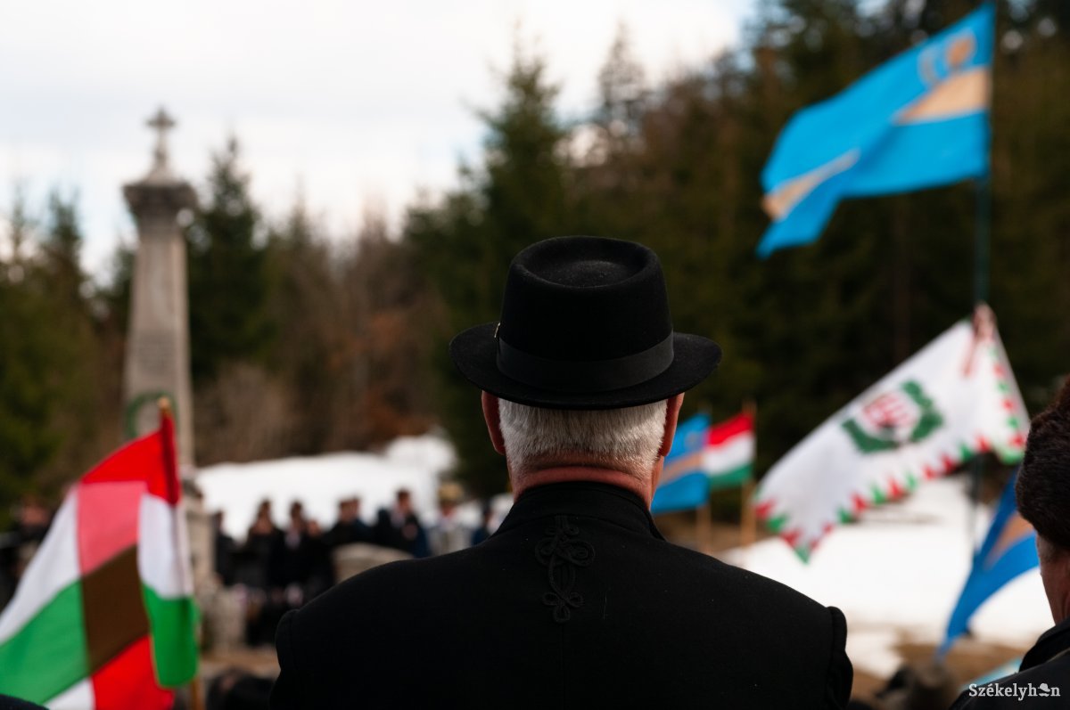 Egy ország testét fel lehet szabdalni politikai határokkal, de az életet és békességet igenlő nemzet lelkét nem •  Fotó: Gábos Albin