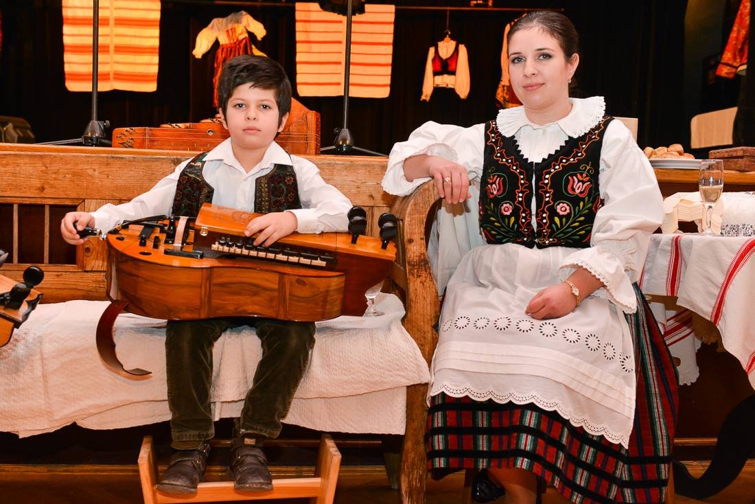 Édesanyjával •  Fotó: Ónodi Árpád