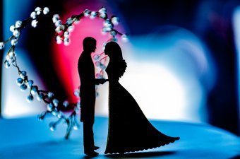 „A házastársak értelemszerűen ellentétes neműek”. Átírnák a család alkotmányos meghatározását