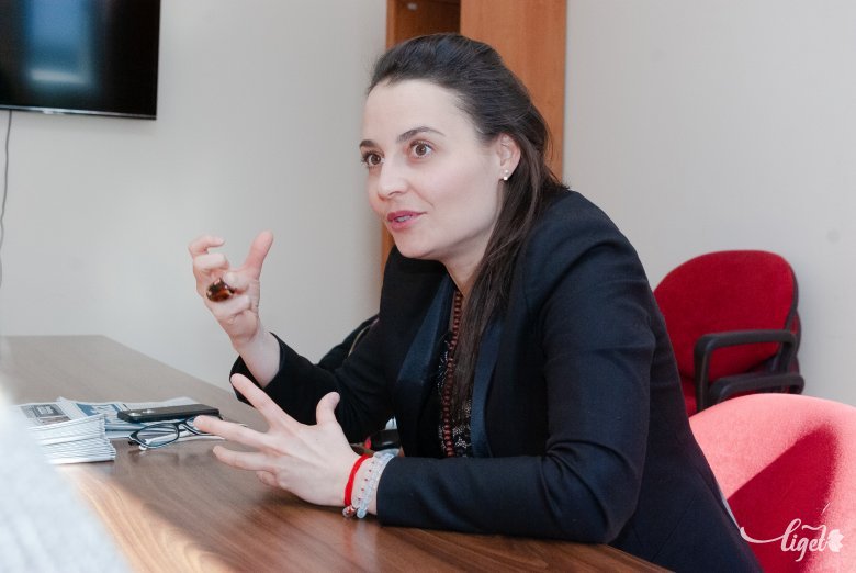 Négy város négy művészeti iskolájában összesen húsz tanoncot oktat személyesen a művésznő •  Fotó: Gábos Albin