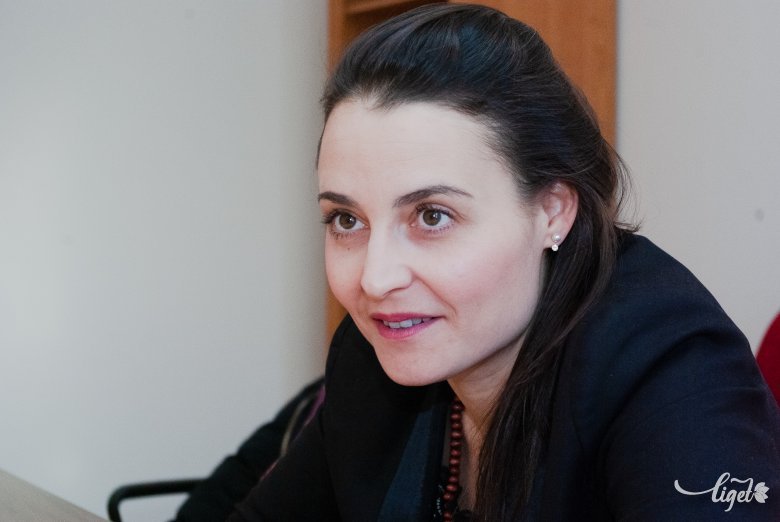 Fejes Krisztina. Erdélyi gyerekek, fiatalok zenei fejlődését segíti •  Fotó: Gábos Albin
