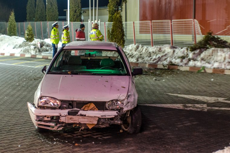 Autót rongált, kerítést szakított, majd elszaladt