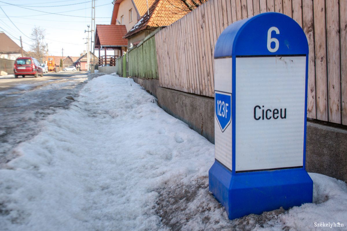 A megyei út Csicsóban csatlakozik az E578-as úthoz. Nem akarják túlterhelni •  Fotó: Pinti Attila