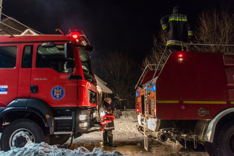 Elhunyt személyt találtak egy kigyúlt házban