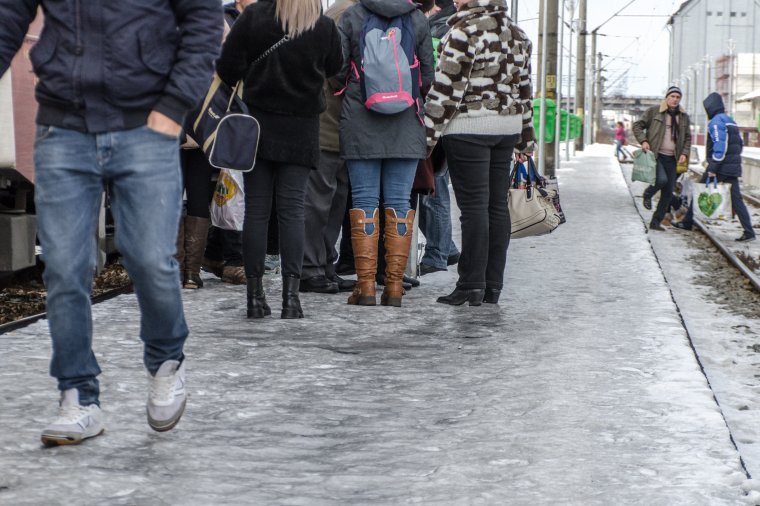 Hiába balesetveszélyes, nem tudnak többet tenni a vasútállomás téli karbantartásáért