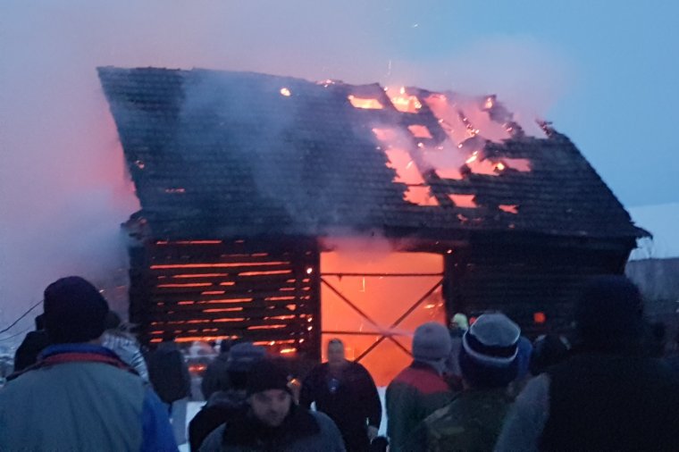 Csűrt emésztettek fel a lángok Csíkszentimrén