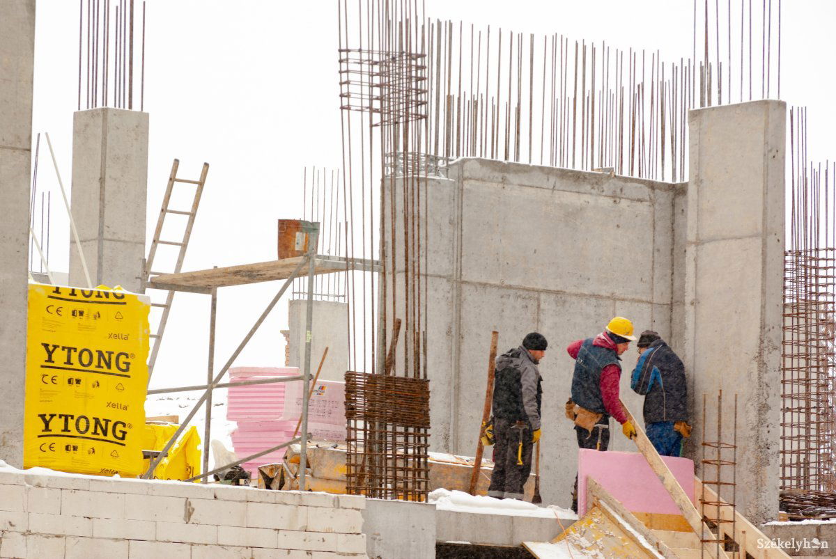 A statisztikák azt mutatják, hogy most sokan el tudnának helyezkedni az építőiparban. Képünk illusztráció &bullet;  Fotó: Gábos Albin