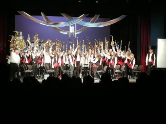 Bográcsos, lángos és defektek – így étkezik turnén a Csíkszentsimoni Ifjúsági Koncert Fúvószenekar