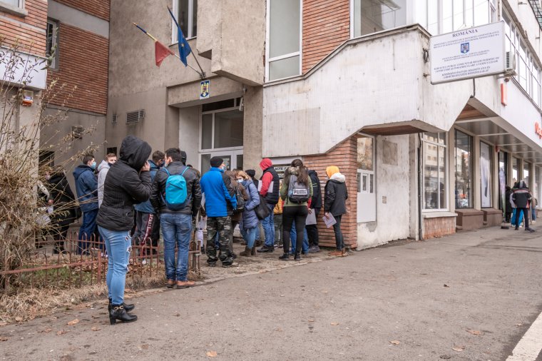 Elfogadták: online is igényelhető lesz a gépkocsik forgalomba helyezése vagy kivonása