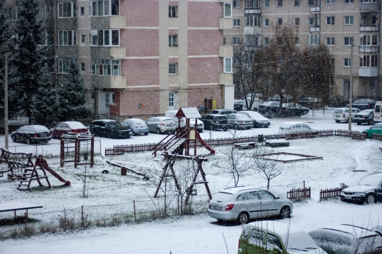 Sűrű hóeséssel búcsúzik a november Csíkszéken