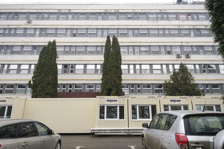 Vizsgálja a rendőrség a szemészeten történteket