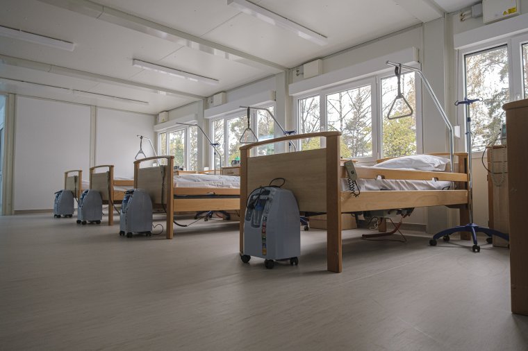 Kevéssel háromezer fölött az újonnan igazolt fertőzések száma