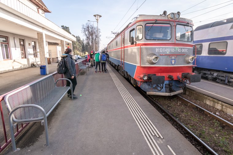 A vonatvásárlás nem vár – Mérleget vont a mocsokért az utasokat is hibáztató CFR-igazgató
