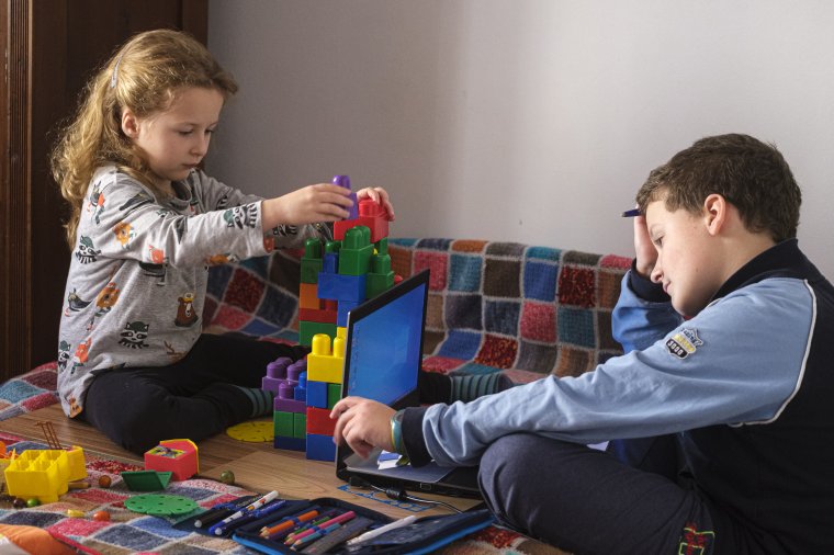 Nem jár a gyerekfelügyeleti szabadság a következő tíz napban a szülőknek