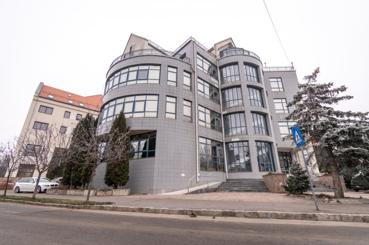 Még nem tudni, hogy mikor lesz ügyfélfogadó a karanténközpontként és iskolaként is használt banképületből