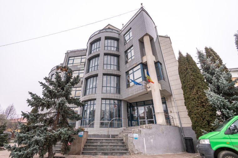 Belakják a volt banképületet: három városházi osztály is a központba költözik