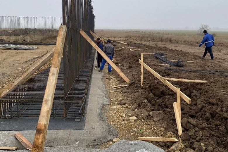 Készül a tározó Csíkcsicsó határában. Szükségesnek tartják • Fotó: Csíkcsicsó Polgármesteri Hivatala