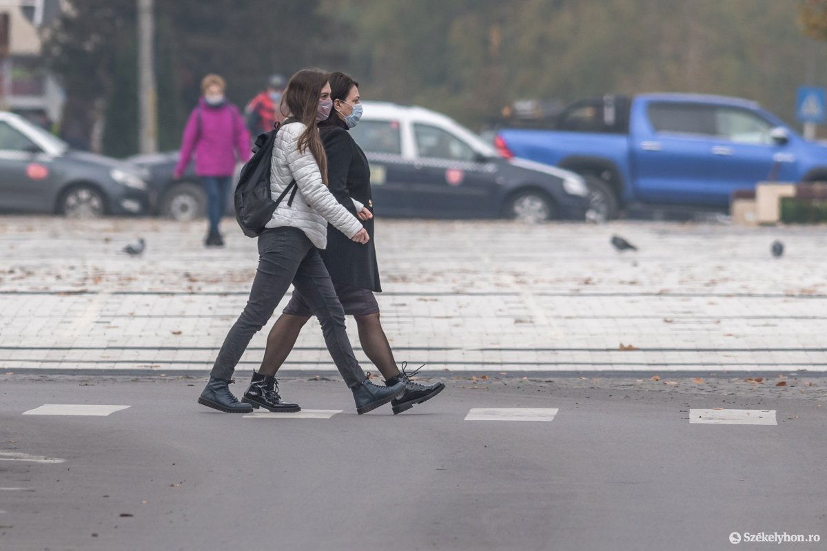 A járványmodell szerint még egy ideig a fegyelmezett maszkviselés lesz a leghatékonyabb eszköz a járvány visszaszorítására. Képünk illusztráció •  Fotó: Pinti Attila