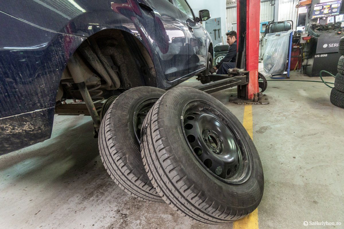 A használt gumiabroncsokat forgalmazó cégek ellenőrzése nem tartott sokáig Hargita megyében, ugyanis a hatóság nem talált ilyen vállalkozásokat •  Fotó: Pinti Attila