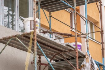 Kritizálták a gyergyószentmiklósi városvezetést a hőszigetelési program kapcsán
