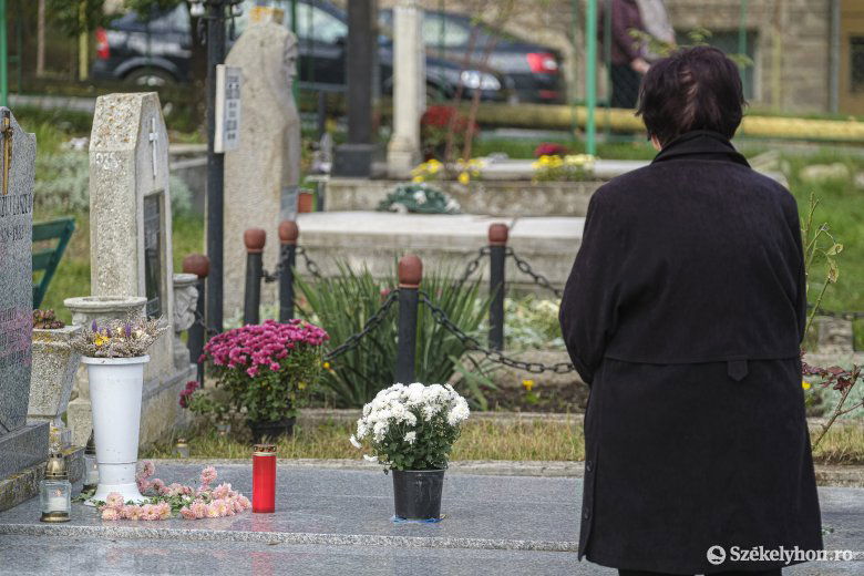 Élő emlékezet. A temető meghitt csendjében elhunyt szeretteinkre gondolunk •  Fotó: Veres Nándor