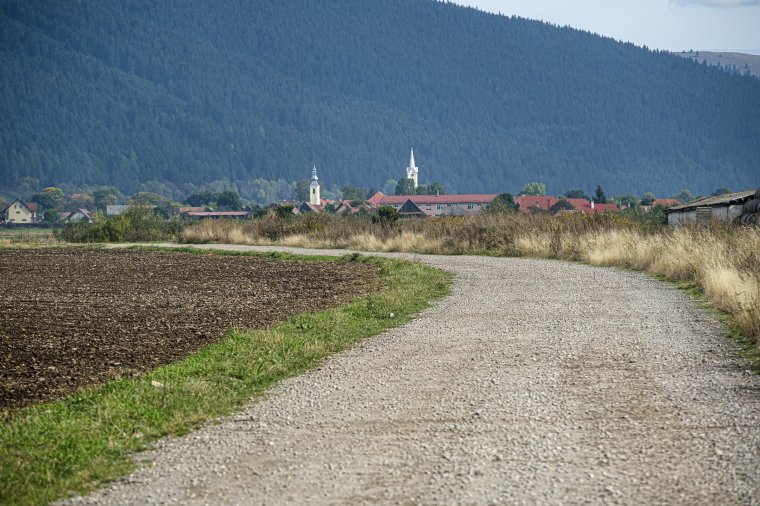 Sok buktató akadályozta a csíkszéki útfelújítást