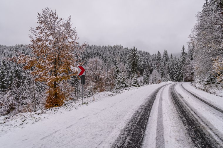 Videón a fehérbe öltözött Hargita