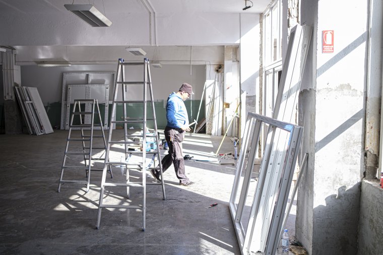 Rá sem lehet ismerni a felújítást követően a csíkszeredai piaccsarnokra