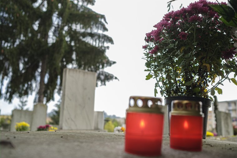 Új, bérbe adható sírhelyeket azonosítanak be a sepsiszentgyörgyi köztemetőben