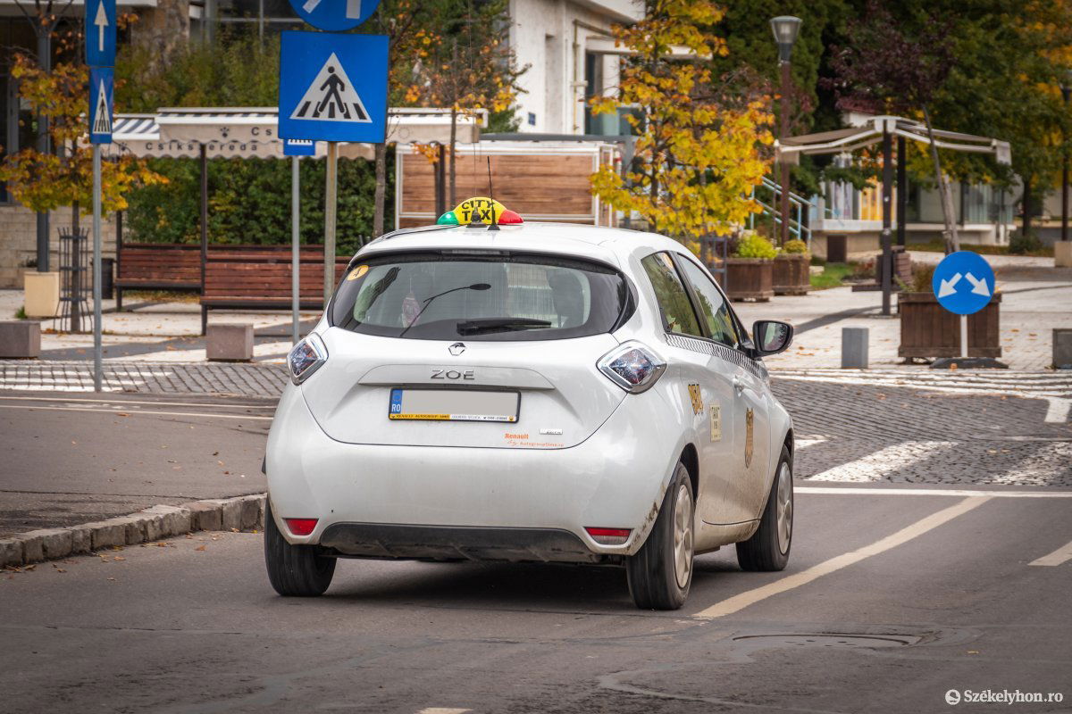 Megéri beruházni, az új pontozási rendszer ugyanis azoknak kedvez, akik környezetbarát autót szeretnének taxiként működtetni •  Fotó: Székelyhon