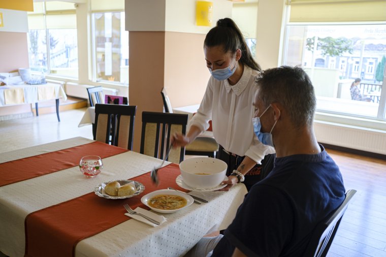 Aradon is bezárnak a mozik és az éttermek, kávézók belső terei