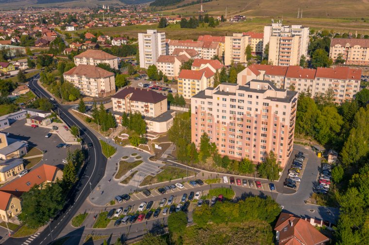 Lakóövezet-felújítások lépésről lépésre Csíkszeredában – másfél évtized alatt