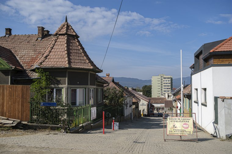 Lezárul majd a sorompó, korlátozni fogják a sétálóutcába való behajtást